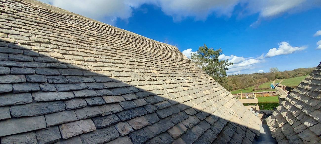 Two-tone Cotswold stone slate roof detail
